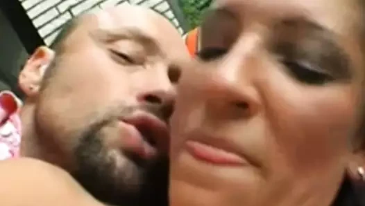 Güzel Hollandalı komşu verandada becerdin