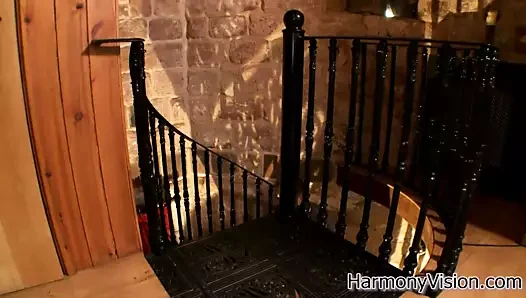 Sarışın bal avril sun dev bir yarağa biniyor