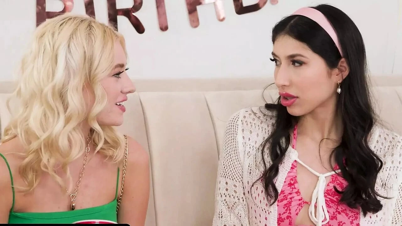 Penelope vừa tròn 18 tuổi và chỉ muốn một điều cho ngày sinh nhật của cô ấy: một cơ hội với skyler đỉnh nhất của cô ấy