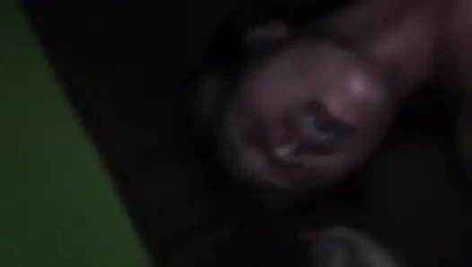 oyuncağını çok seviyor