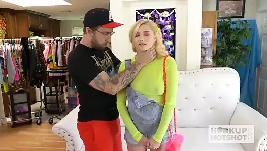 Sevimli sarışın genç carolina sweets gets becerdin sert