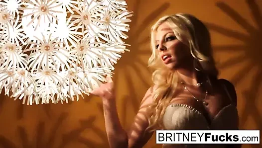 Seksi sarışın retro kızdırıyor ve tek başına