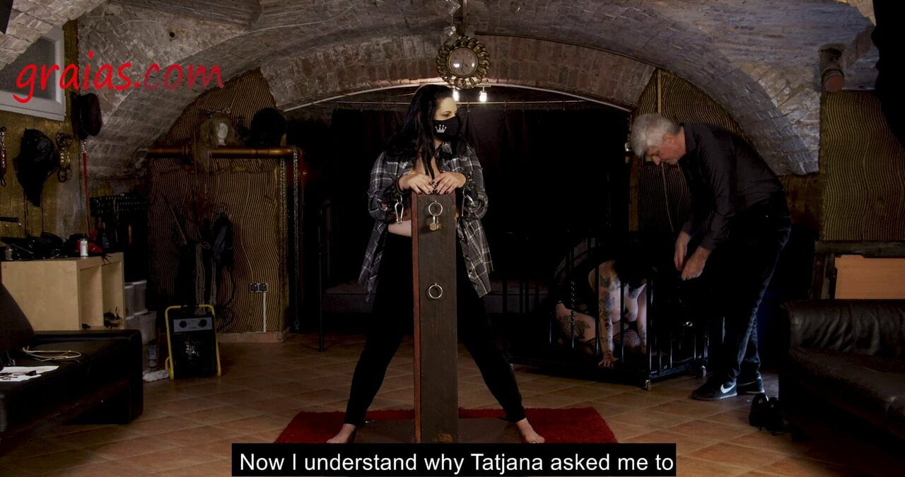 Yeni köle kız efendi tarafından tanıtıldı