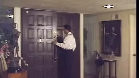 Muhteşem şımarık baştankara kız büyük yarak emiyor ve göt deliğinden sikiliyor