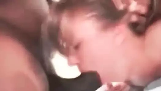 Aldatılan milf emme siyah horoz süre koca hoşlanır watchin