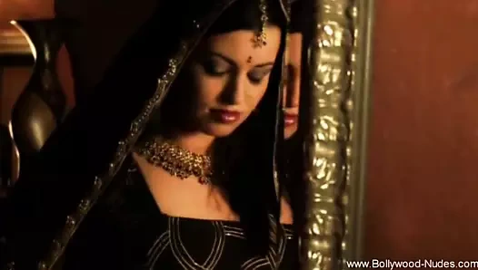 Baştan çıkarıcı dans - şehvetli Hintli güzellik