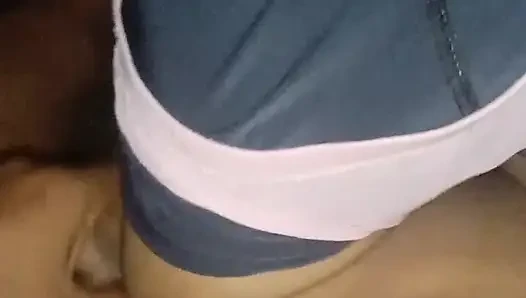 İlk günün sabahı, üvey kız kardeşimin odasına gittim ve onun gelip benimle ilgilenmesini istedim.