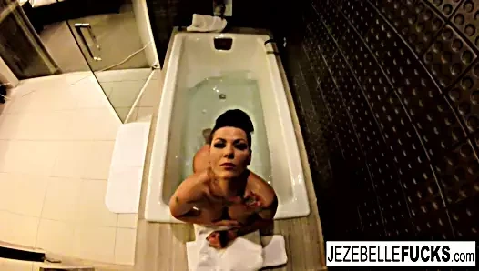 Jezebelle bond filmler kendini alarak bir banyo