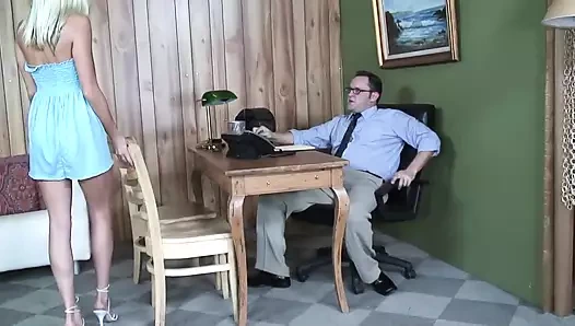 Taze amcık Eden Adams sarışın bir fahişe seviyor