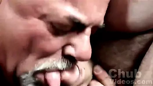 Üvey babaların yüzüne ateş et