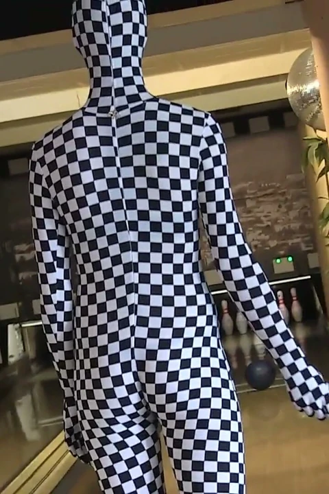 Zentaidolls bovling salonuyu ziyaret ediyor
