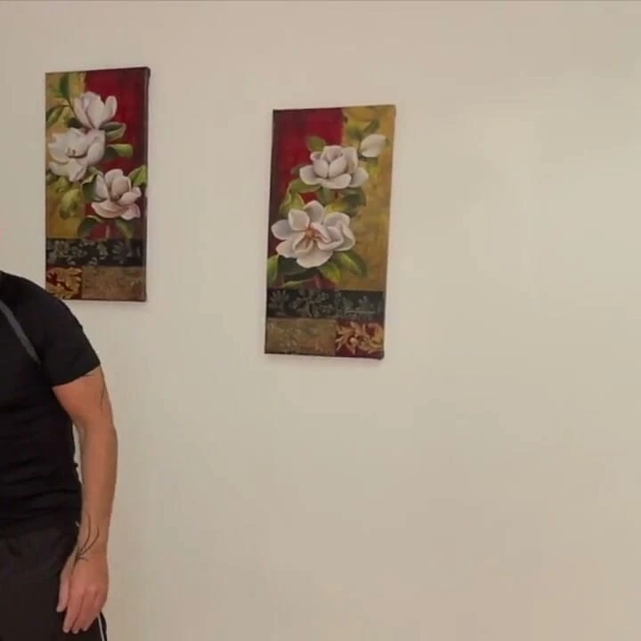 Max, Jess'in yanında arkadaşının önünde sevişiyor