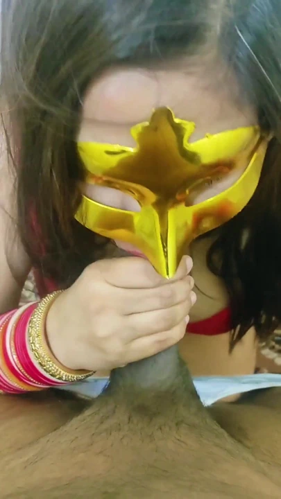 "Ateşli evli kadın Janvi patronunun sikini emdi" den ikonik an