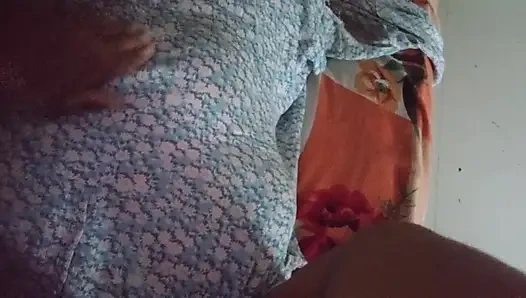 Güzel ev yapımı solo video doğal gerçek his özel tarz yumuşak ruh hali tam vücut özgüven bağımsız solo