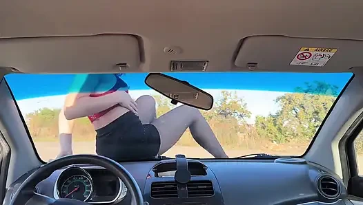 Bir arabanın ön camında baştan çıkarma