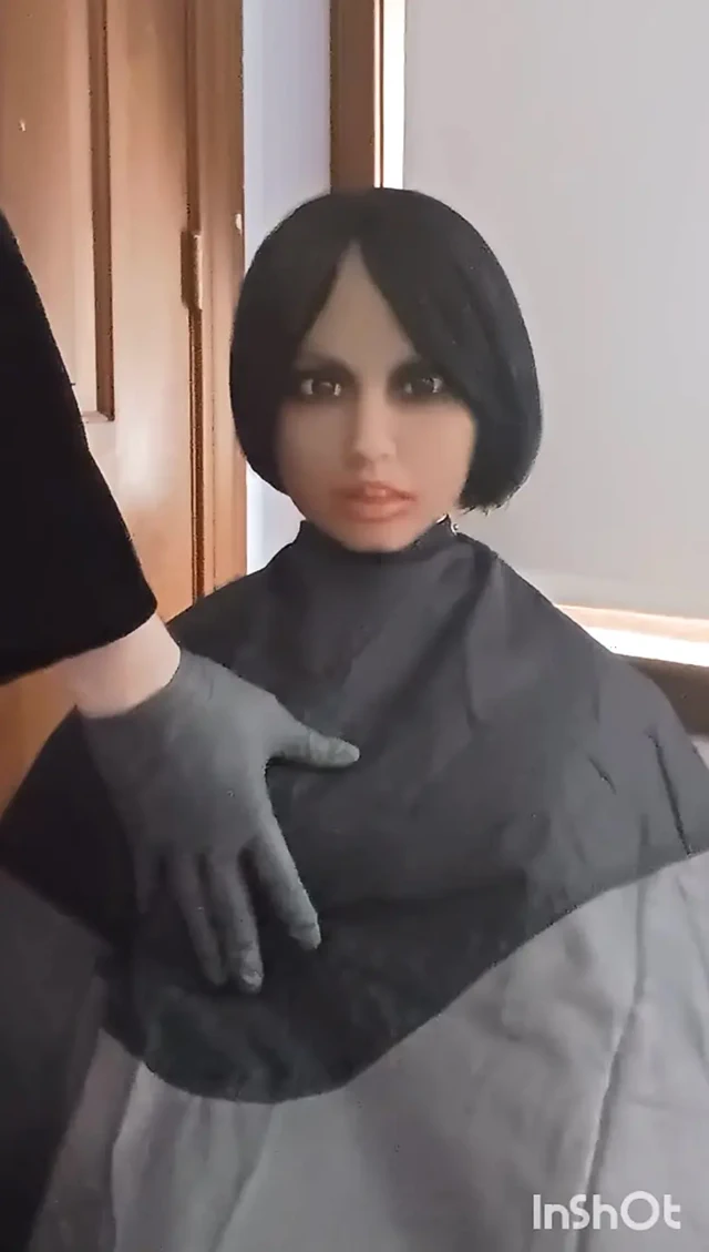 Kimya pelerinindeki sapık Julia seks bebeği salon modellik