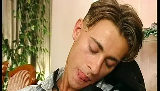 Alman Kapılarının Ardında Titizlikle Işlenir - Tam Film