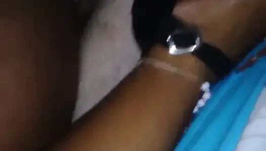 Büyük doğal memeli 18 yaşındaki kız sert sikişmeyi seviyor