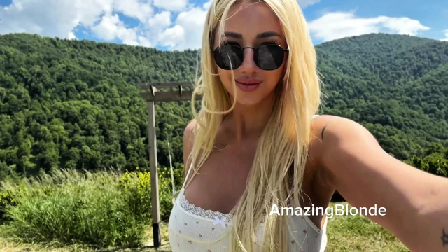 Dağlarda sulu oral seks ve karşılığında sakso çeken bir komşuyu ziyaret etti
