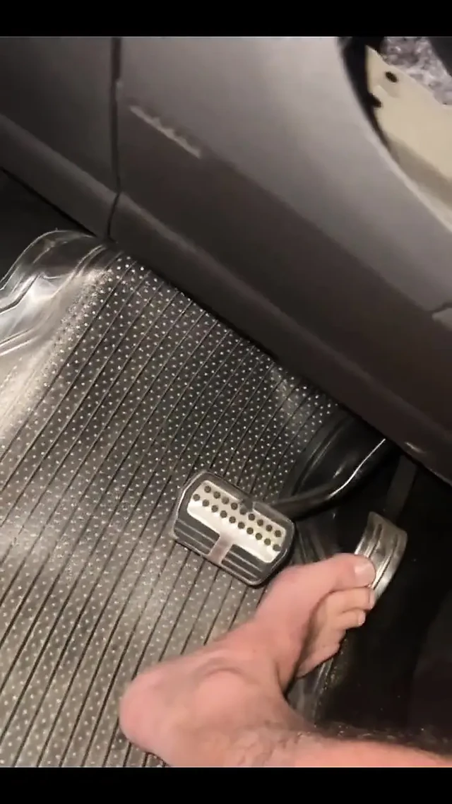 Arabada mastürbasyon yapıyor