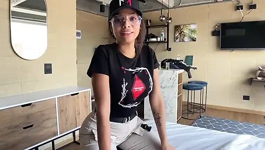 Sert sikiş - minyon esmer latin bakış açısıyla sert seks için vahşi ve edepsiz