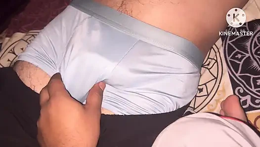 Heteroseksüel arkadaşım büyük canavar yarak ilk kez oynamama izin ediyor