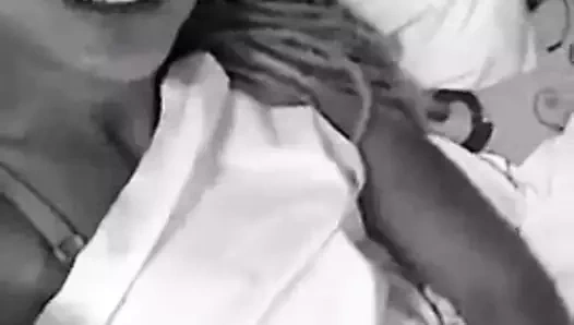 safada mostra os peitos na webcam