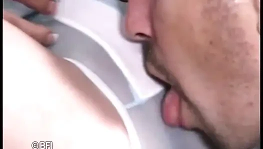 Sikişiyor ve geniş anal esneme