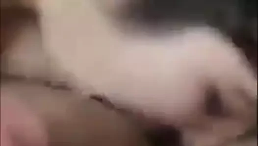 ela verir bir oral seks için ona sevgilisi