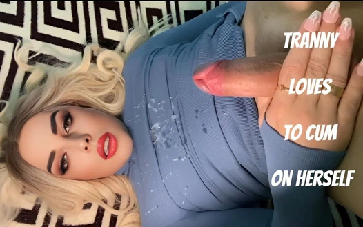 Travesti kendi üzerine boşalmayı seviyor