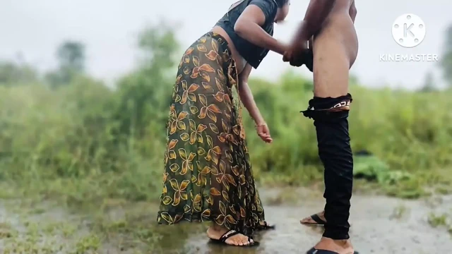 Desi yenge, kayınbiraderini ormana götürdü ve Ache ile açık havada seks yaptı