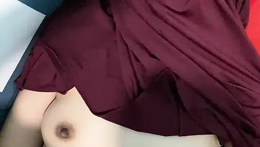 Tesettürlü bir kızı baştan çıkararak sonunda kirli olana kadar amcığı tarafından sikilmek istiyor