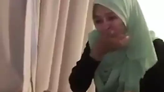 tesettür kız emme horoz gibi bir kaltak