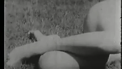 Çiftlikte bilinmeyen esmer pin-up