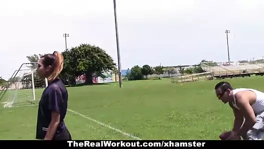 Therealworkout sürtük esmer takım yapmak için becerdin alır