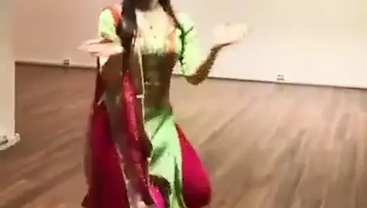 Takım elbise karda, punjabi şarkısı