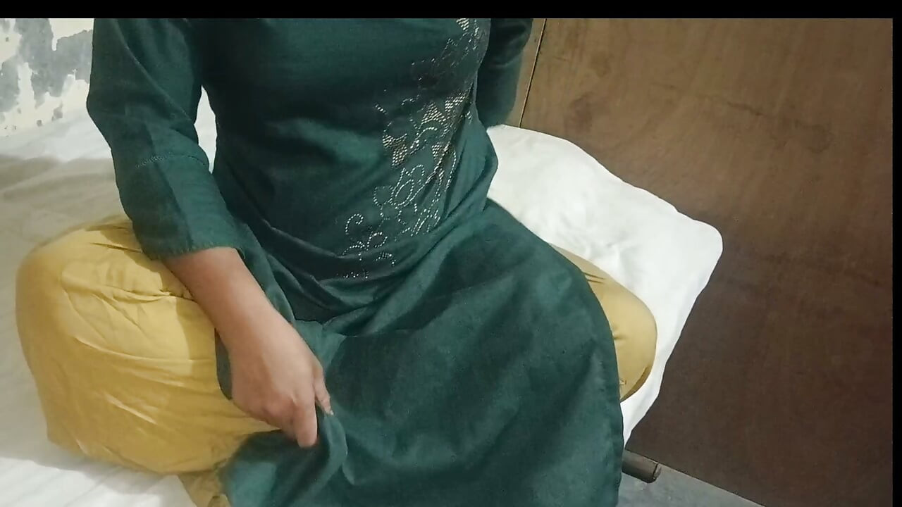 Pencaplı yenge masajdan sonra amını siktiriyor