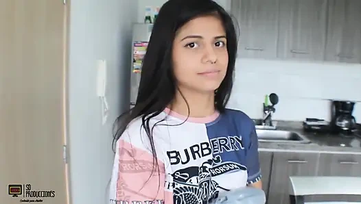 Aşırı dölleme! Ateşli üvey kız kardeş sperm damlatıyor- İspanyolca porno