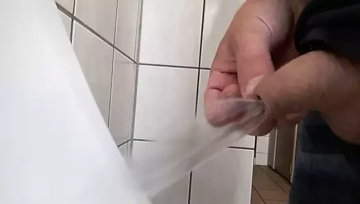 Pisuarda sabah çişi