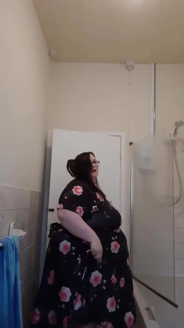 Ssbbw duşdan önce azdırıyor