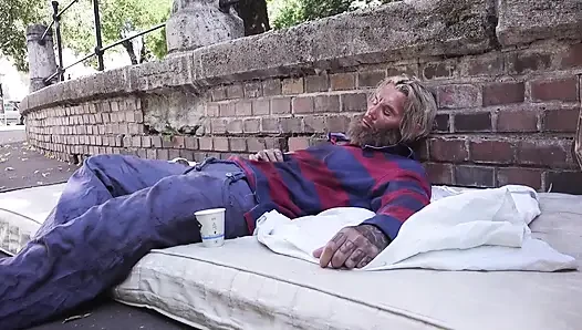 Azgın Esmerle Vahşi Yatak Odasında Sikiş - Derin Penetrasyon