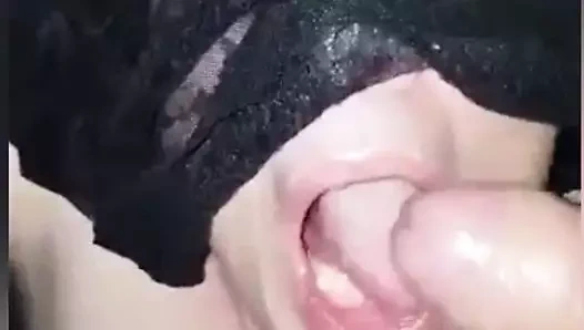 Kız erkeğin ağzını sikiyor, göt yerine ağzına boşalıyor