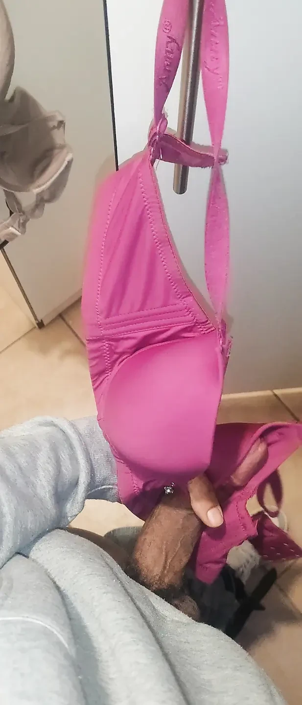 Teyzelere boşalma güzel pembe sutyen