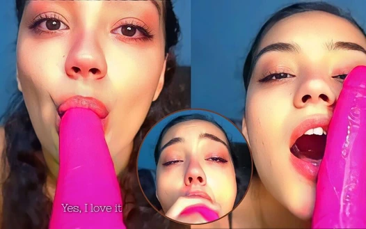 Ateşli üniversiteli kız dildo gırtlağına kadar alıyor ve yüzüne boşalmak istiyor