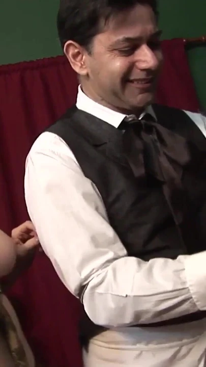 Знаковый момент из "винтажного косплей тройничка, 2 горячие милфы и член"