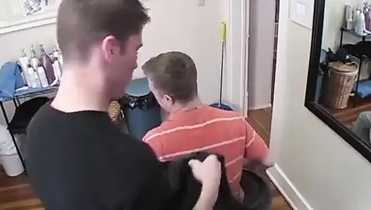 Berber dükkanı sert sikişiyor