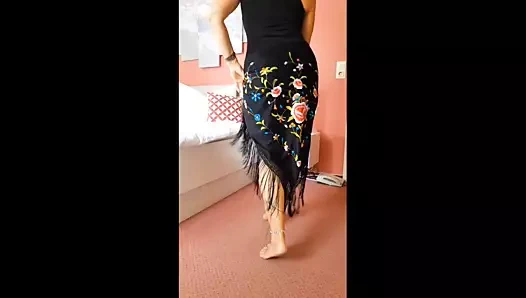 Selena çıplak ayakla yürüdükten sonra poz verdi ve seks yaptı