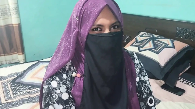 Tesettürlü bir bayanı siktim. Onu siktim.