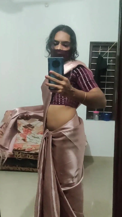 Güzel ladyboy roshni amatör ev yapımı eğlence ve boşalma | Klip 1