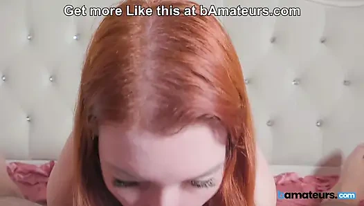 Mükemmel memeli kız arkadaş bamateurs'ta en iyi sakso çekiyor
